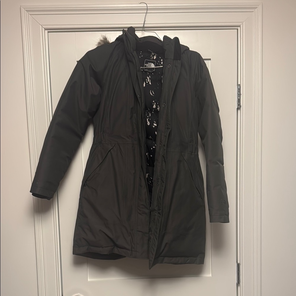 The North Face Black Ski & Snow Jacket for Winter Adventures